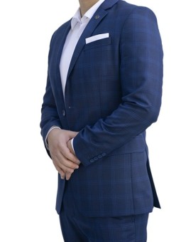 Costume bleu à carreaux...